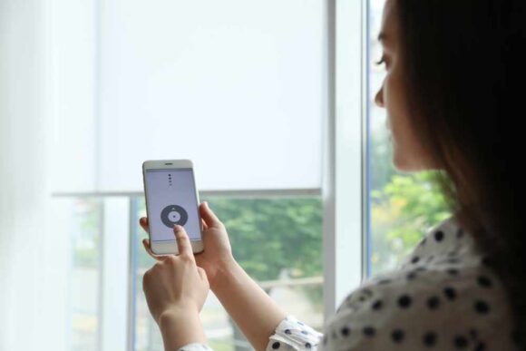 How Do Smart Home Window Shades Integrate With Home Automation?